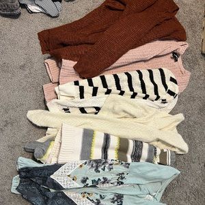 Medium sweater bundle
